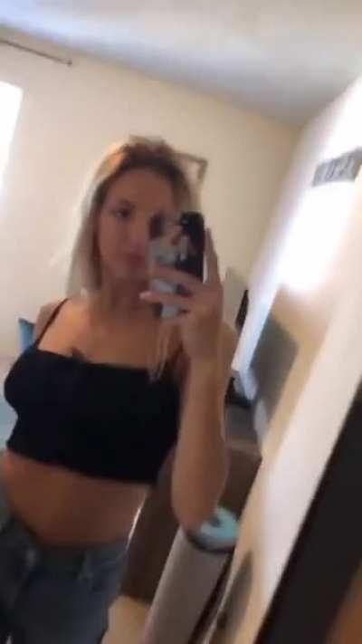 I have multiple exams this week, my boyfriend broke up with me last week, and this is how I’m coping 😺🔥