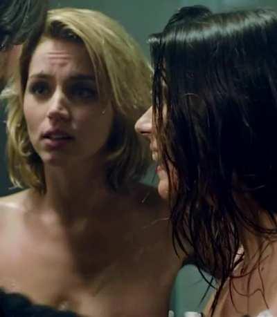 Ana de Armas's soapy tits making John weak