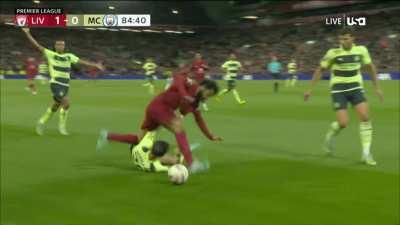 Silva foul on Salah