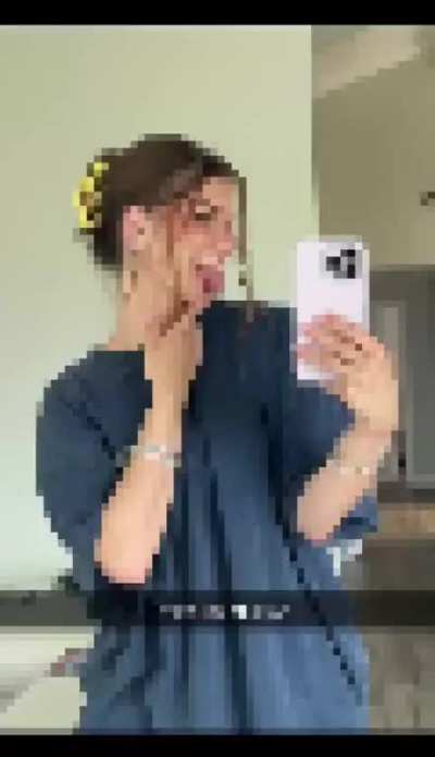 Enjoy this betas. Stop video and goon to picture you got 😈🤭