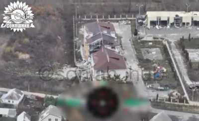 Ukrainian aviation destroy a Russian held house
