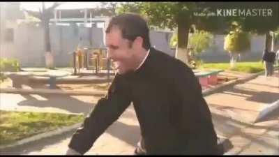 Padre ao som de ameno dorime