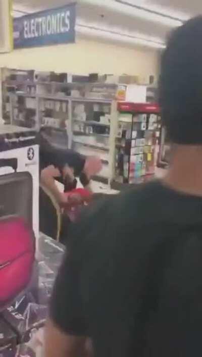 Cop uses jiu-jitsu to subdue vandal