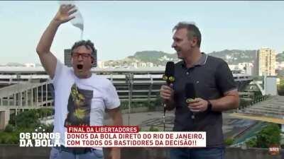 Craque Neto se refrescando no RJ