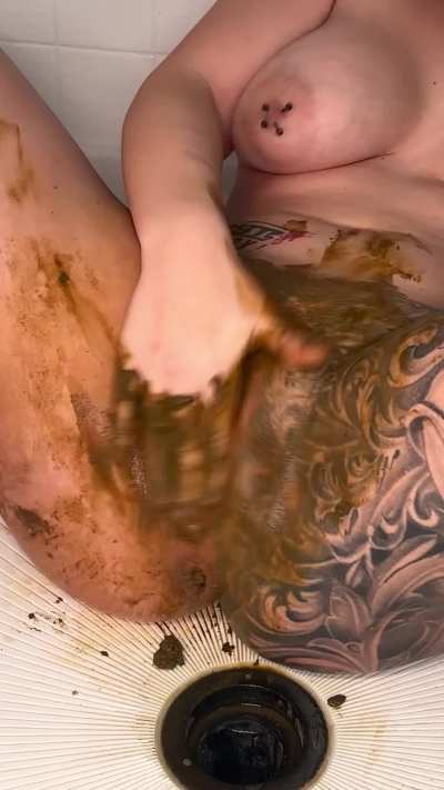 Pussy filled with poo & masturbating!