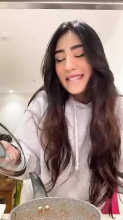 the pasta is smelling good but you gonna eat something else before...