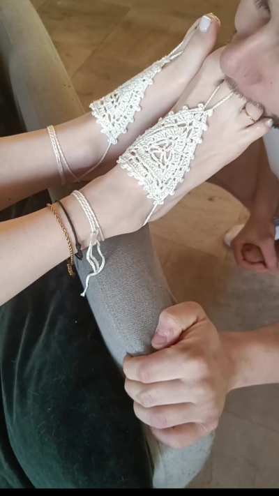 I love to see how excited you get for worshipping my feet. But carefull, don't get to excited i'll ruin it!