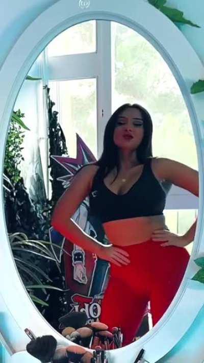 Dernier tiktok de Julia bayonnetta Upscale