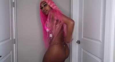 Pink hair fit jania better 😏😏🙏