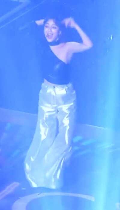 Twice - Jihyo boob jiggle