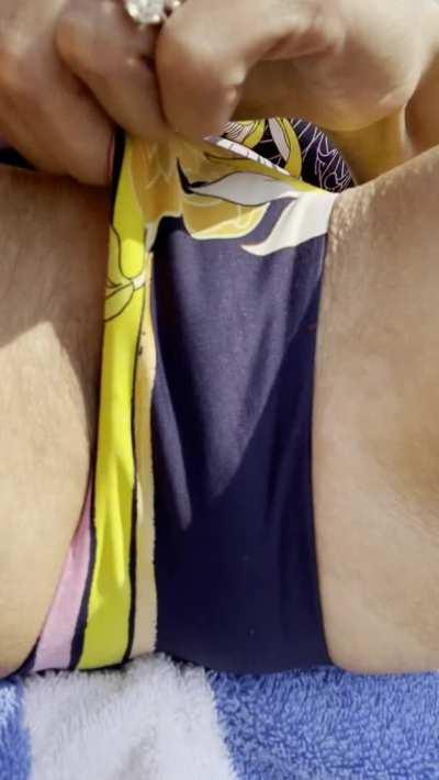 I could use a hand on the beach😜….45 Female