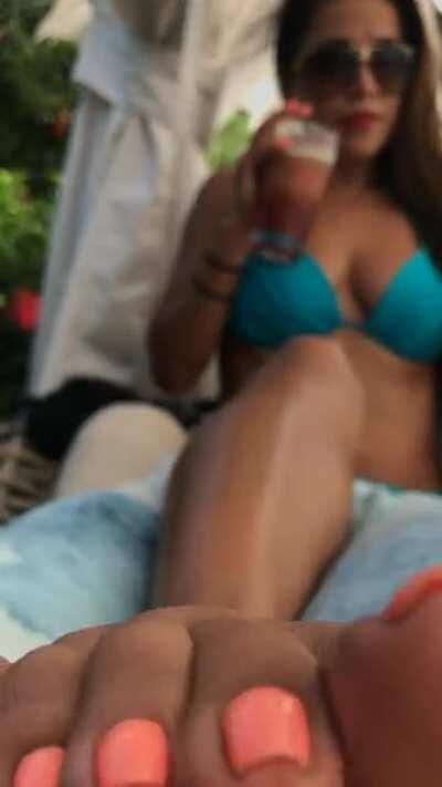 How the First day of spring got me feeling! Feet out all season 🤗