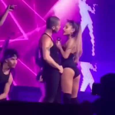 Look at her ass mmmmm