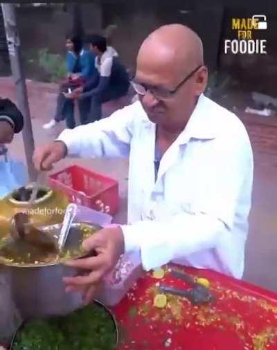 Bhelpuri uncle is on fire with his endless puns.