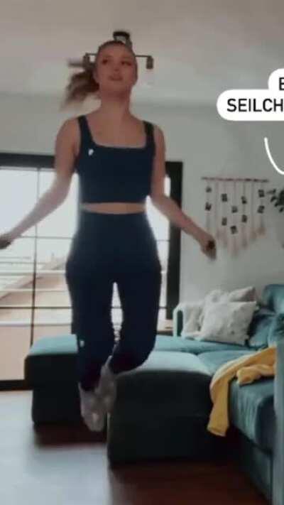 „Da wackelt wirklich gar nichts“ ... also Werbung kann sie ... Instagram 21.03.21