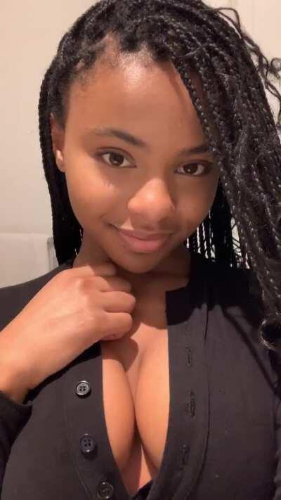 Why do people think that telling me that I’ve photoshopped my face is an insult? You’re telling me that I am too good to be true and I am eating it up. 😂