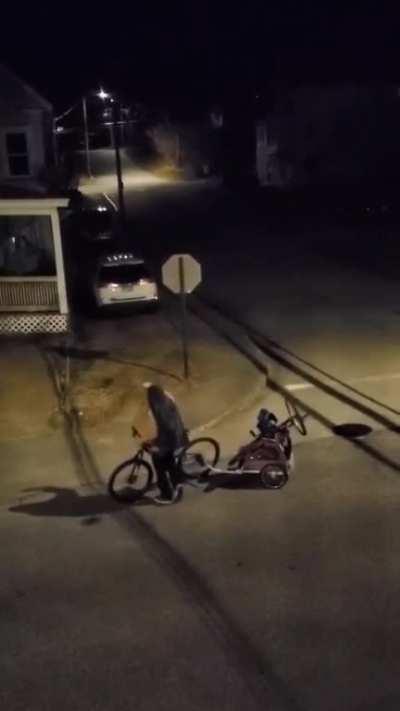 Crazy dude on drugs argues with himself in the street, neighbors get mad. Laconia, NH