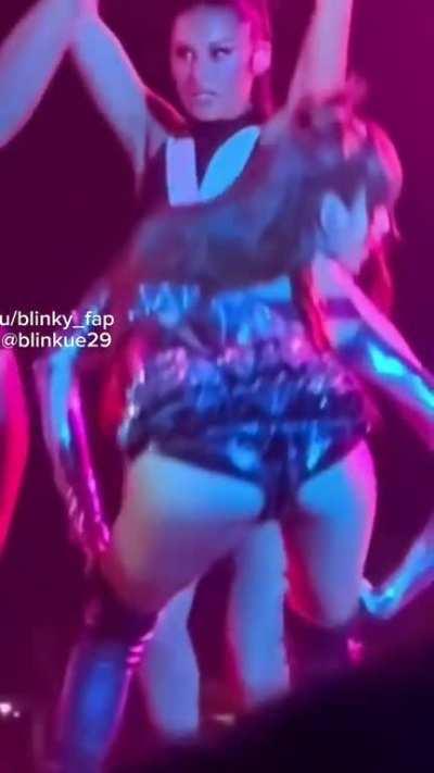 Lisa's butt drop 🍑