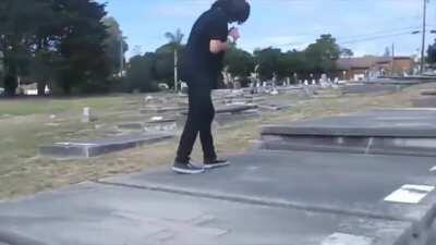 Esse vídeo consegue criar novos elementos radioativos que não podem ser encontrados nem em supernovas 😐.