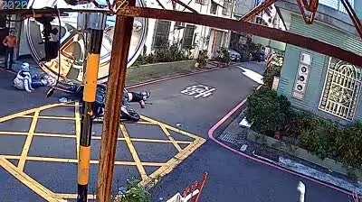 WCGW crossing the intersection without slowing down