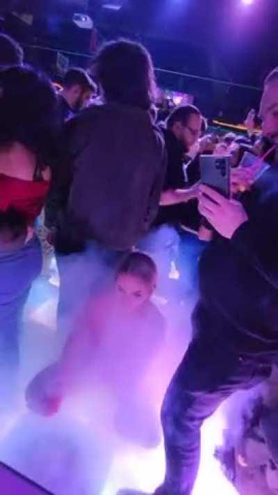 flashing my big naturals in a packed club turns me on😍🎉
