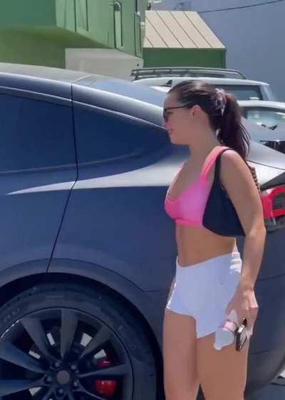 Pink sports bra hottie