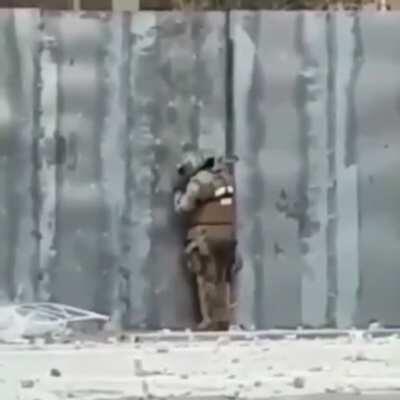 Cuando te pegas un toque antes de salir a proteger Chile