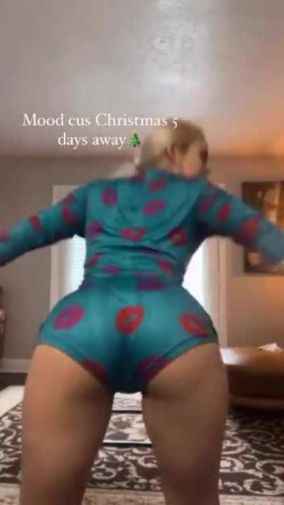 Shaking ass on ig 🔥