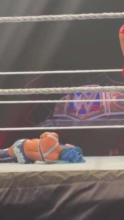 Some clips of Sasha Banks vs Charlotte Flair at WWE London