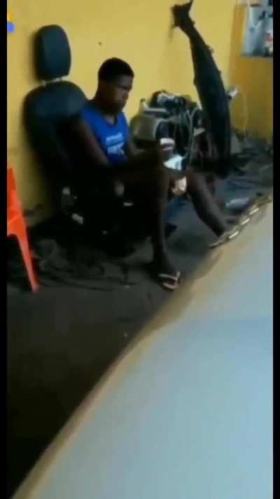 O cara so tava ao mossando..