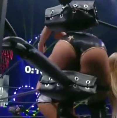 Anna Jay is Back !! (Best Ass Shots from All Out)