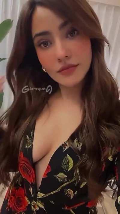 Neha Sharma Looking So Hot🔥