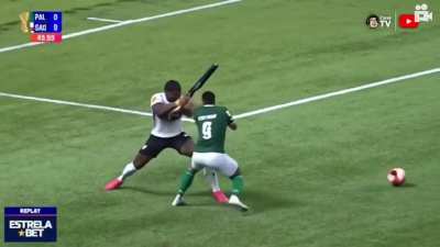 Nesse ângulo fica claro o penal