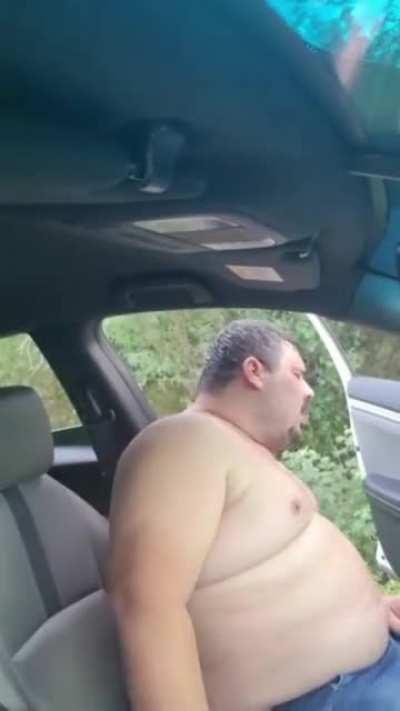 tem um barzinho bem ali