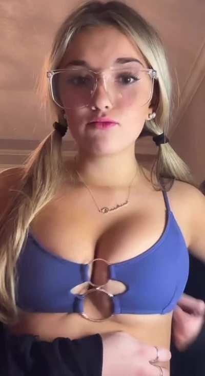 Breckie Hill - Bikini bounce