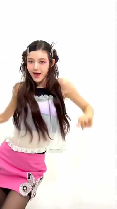 New Jeans - Hanni & Danielle