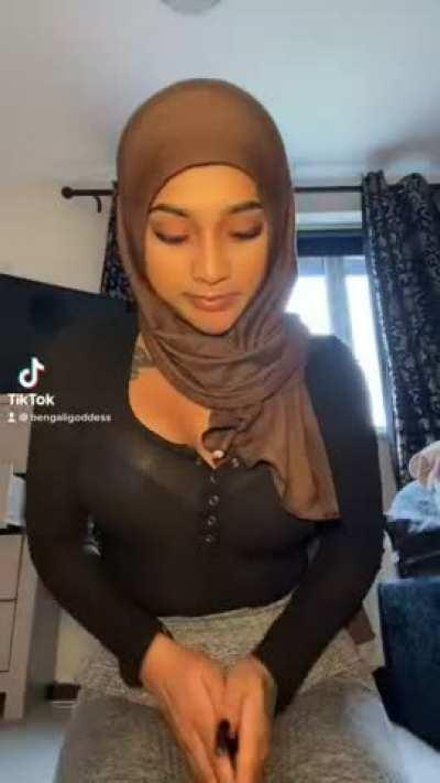 This is the first naughty tiktok I’ve uploaded onto Reddit!!!! Hope you guys enjoy 💕 if you guys like it then I’ll defo be uploading more 🥰