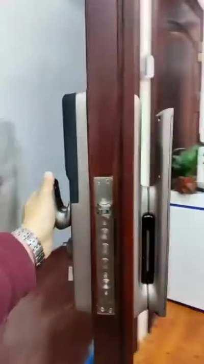 Someone sent me a link to this on Pinterest... anyone know who makes it and what model it is? The link had no information. Sorry about the music.