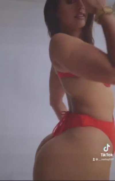 Dale upvote y comenta si quieres que suba mas de Nadia