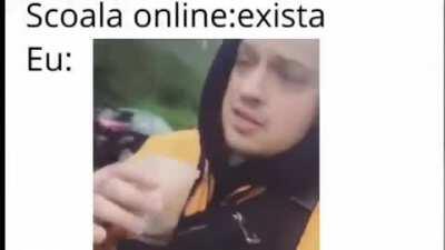 Scoala online in coaja de nuca