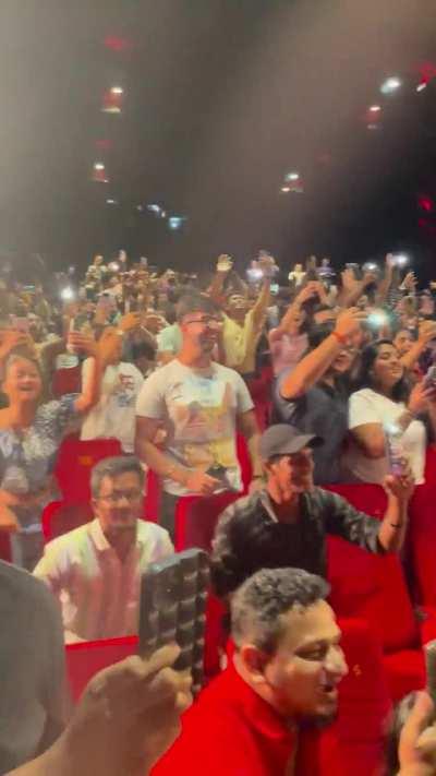 ShahRukh Khan helps Rani Mukherji with her Saree as they celebrate 25th year of Kuch Kuch Hota Hai with Karan Johar