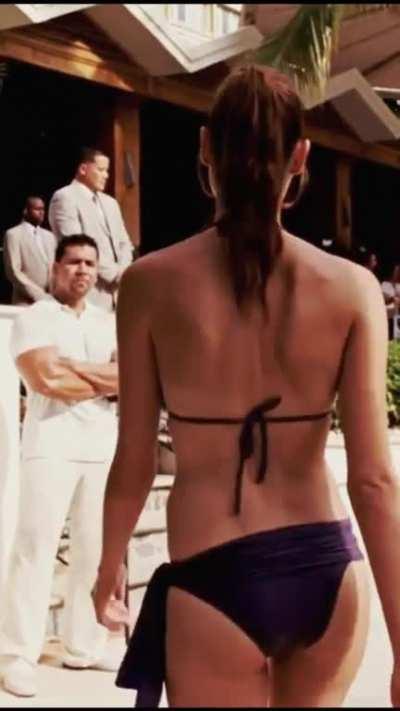 distracts security in Fast & Furious 5, 2011