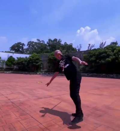 Look, a Zhanu in the wild