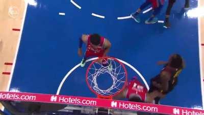 [Highlight] Trae Young is up to 12 PTS, 5 AST in the 1st Quarter