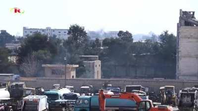 Video from the area around al Sina’a prison shows SDF (YPG+Asayîş+Commando forces and others) with Apache support clashing against Daesh cells and escaped inmates. Graphic.