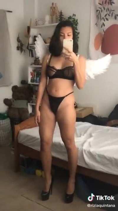 Ugh lingerie ang heels🤤