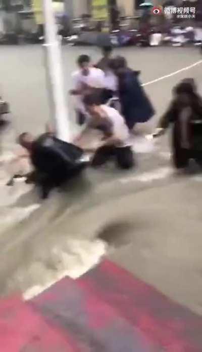 “曾和鮭魚一起看蔣公逆流而上”