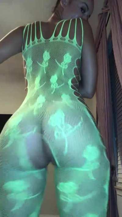 That ass got a mind of its own 🤤💕