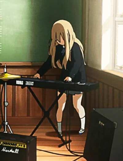 Waifu rockin' to da beat