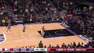 [Highlight] Dejounte Murray strips De’Aaron Fox and gets a layup to put the Hawks up 3 with 16.8 left on the clock. Hawks hang on to win the game.